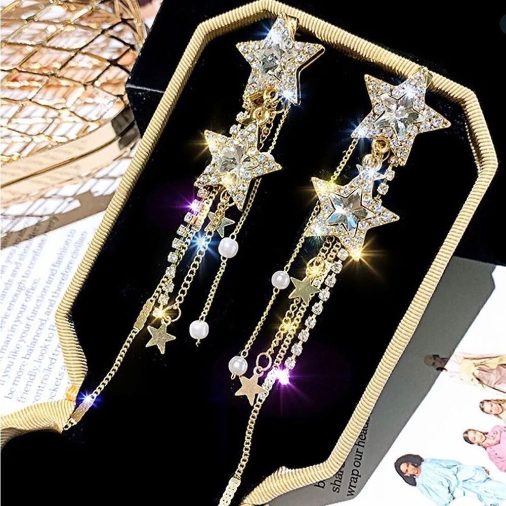 ✨ New stunning & unique sparkling celestial dangle earrings ✨